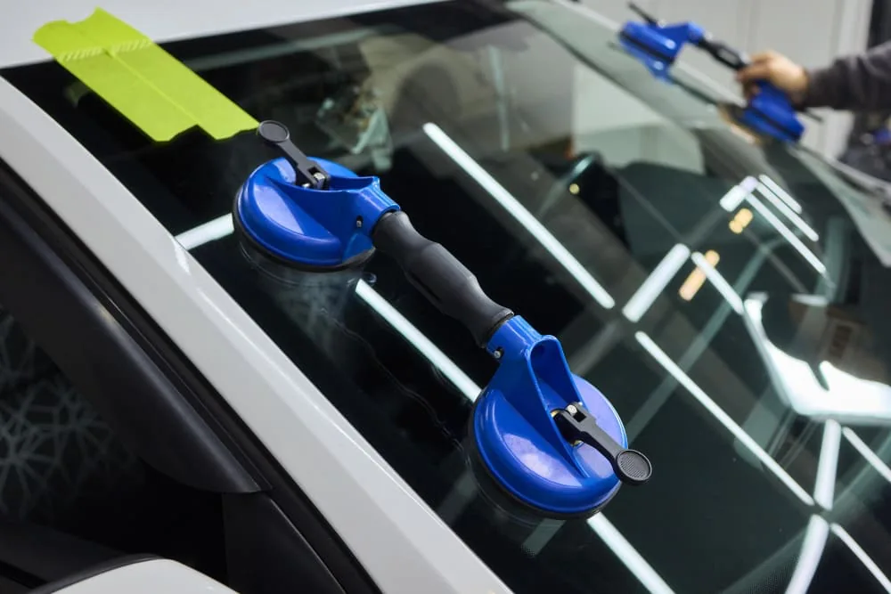 Pare-brise fissuré compromettant la visibilité